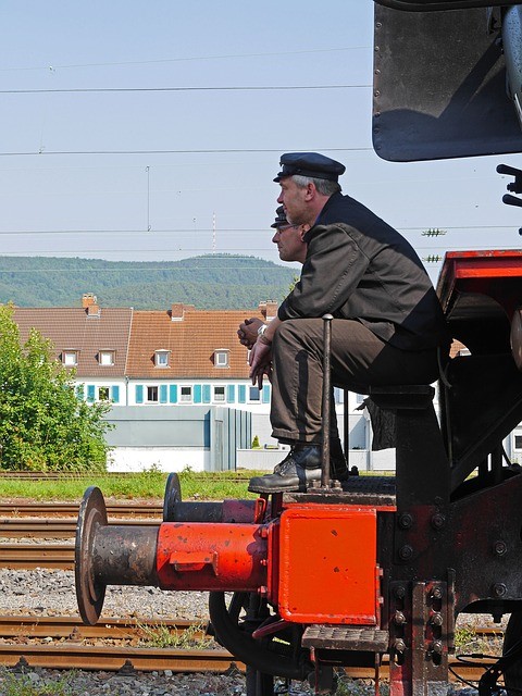 steam-locomotive-g58dac2b91_640